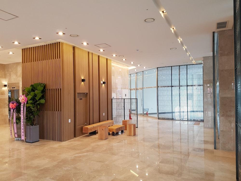 The First Stay Hotel Seoul Exterior photo